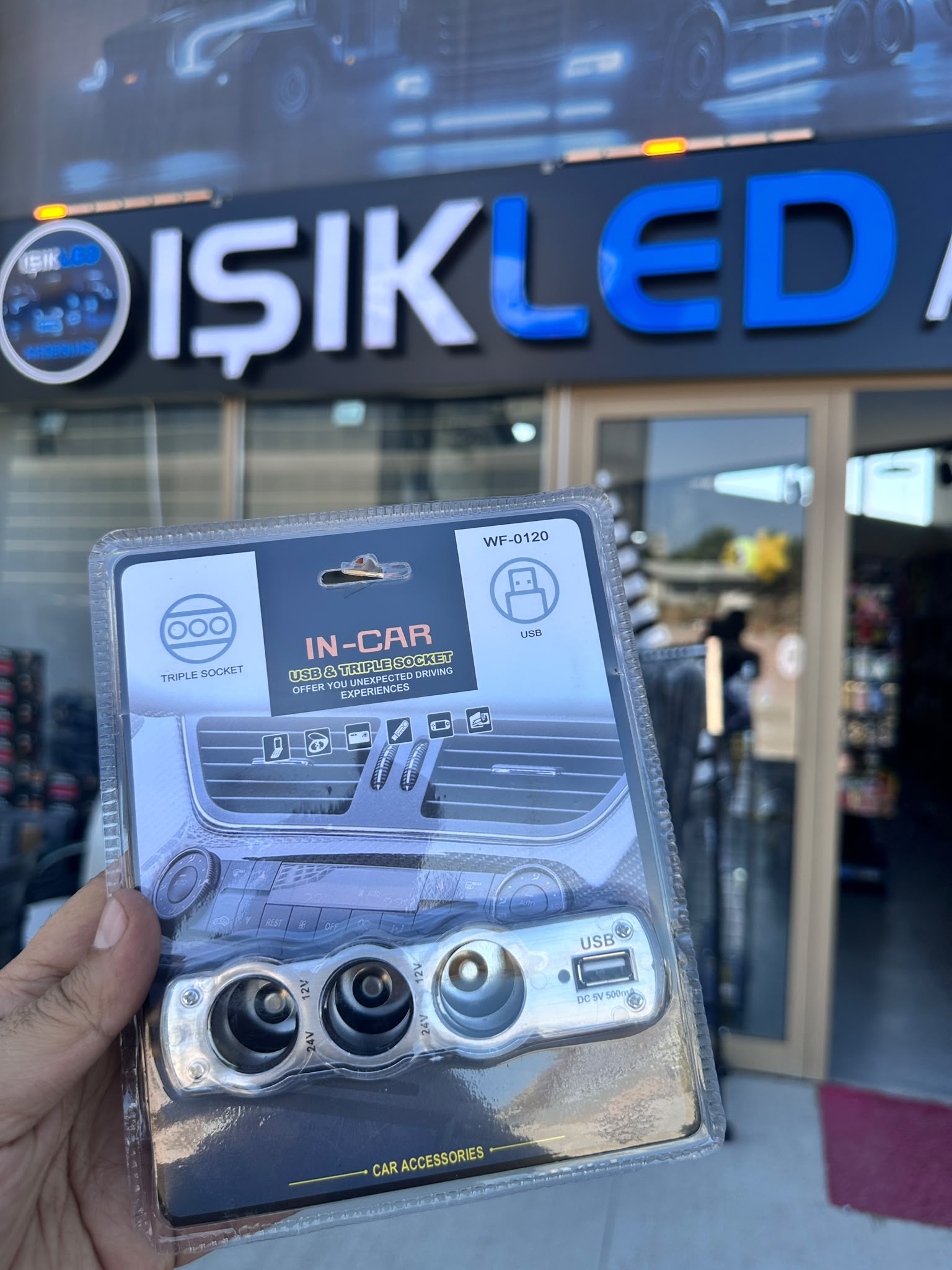 7f865e1c-c0f6-42ae-9bae-0ef7a860cc22 3'lü Çakmaklık Çoğaltıcı + USB Şarj Soketi (12V/24V) - Görsel 1